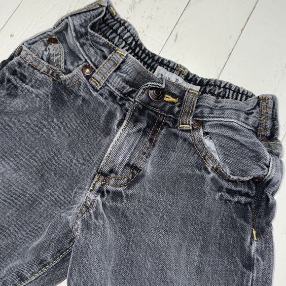 2T vintage Osh Kosh Gray Kids Jeans with roll up bottom 5 pocket cute jeans! - Picture 2 of 10